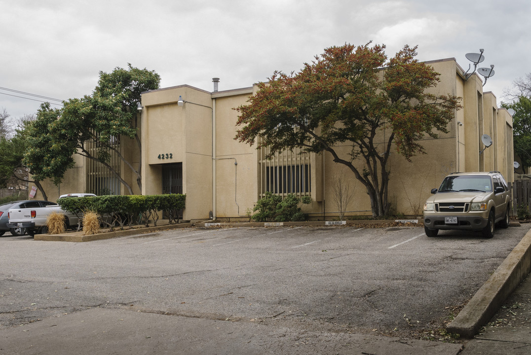 4232 Rawlins St in Dallas, TX - Foto de edificio