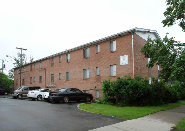 2733 Elmwood Ave in Kenmore, NY - Foto de edificio - Building Photo