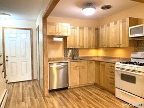 31 Locust Cir in Rocky Hill, CT - Building Photo - Building Photo