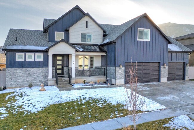 property at 423 W Red Wolf Dr