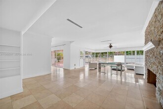 8651 NE 10th Ct in Miami, FL - Foto de edificio - Building Photo