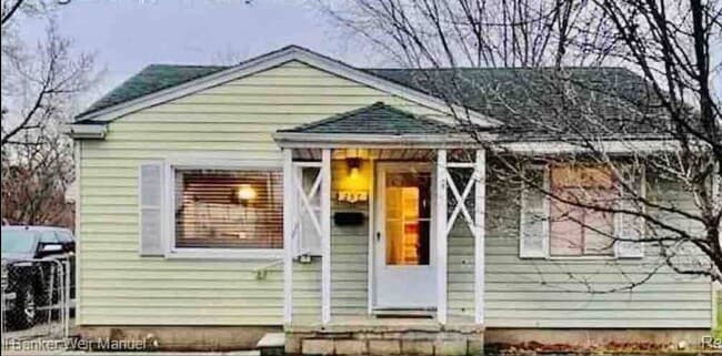 property at 257 W Goulson Ave