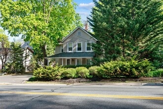 147 Fort Salonga Rd in Northport, NY - Building Photo - Building Photo