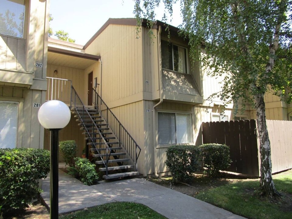 3591 Quail Lakes Dr in Stockton, CA - Building Photo