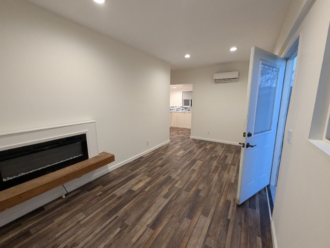 7500 Yarmouth Ave in Los Angeles, CA - Building Photo - Building Photo