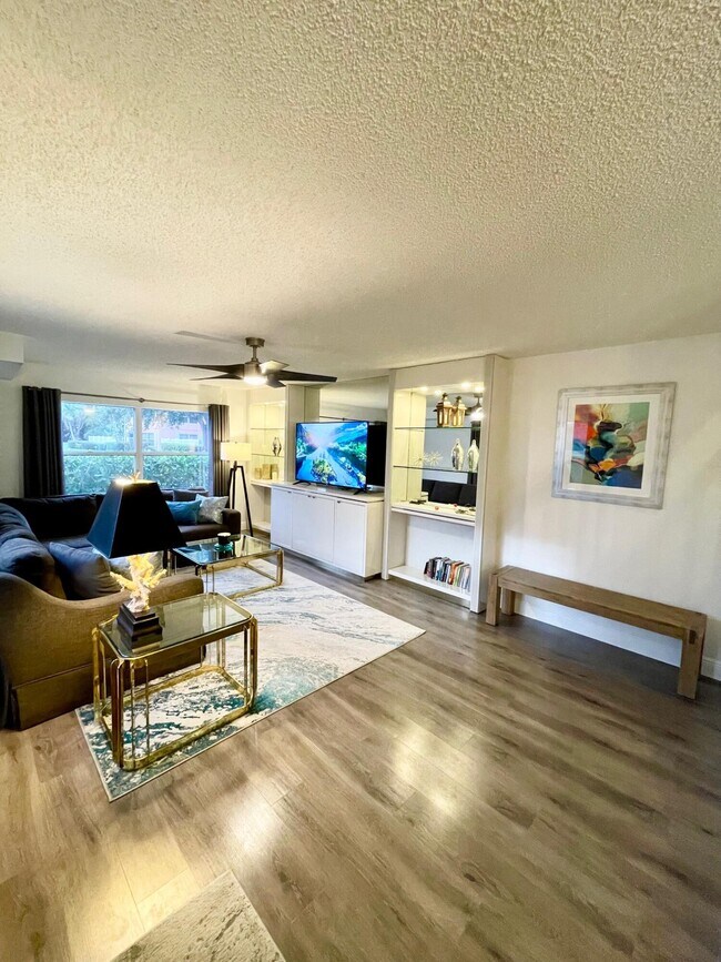 1917 Stratford Way in West Palm Beach, FL - Foto de edificio - Building Photo