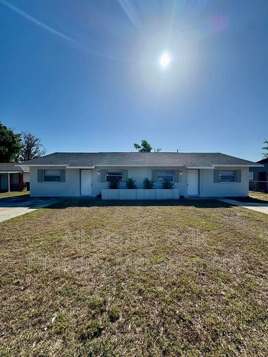 420 Ellerbe Way in Lakeland, FL - Foto de edificio