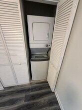 7210 NW 179th St in Hialeah, FL - Foto de edificio - Building Photo