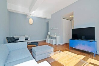 88 Greenwich St, Unit 702 in New York, NY - Foto de edificio - Building Photo
