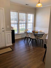 1409 Crimson Creek Dr in Durham, NC - Foto de edificio - Building Photo