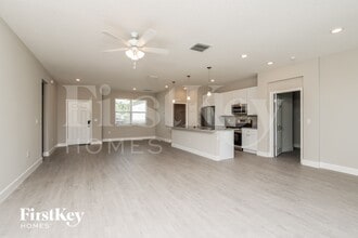 1690 San Diego St SE in Palm Bay, FL - Foto de edificio - Building Photo