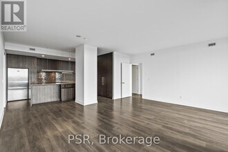 2 St Thomas St in Toronto, ON - Building Photo - Building Photo