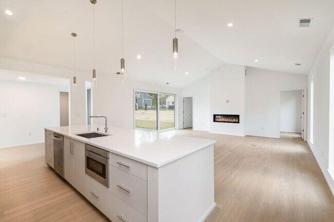 1185 Harmony Ct in Grafton, WI - Building Photo - Building Photo