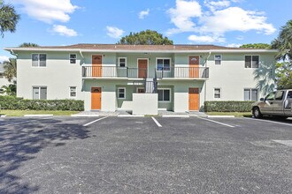 983 NW Spruce Ridge Dr in Stuart, FL - Building Photo - Building Photo