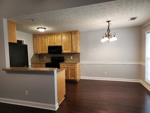 8004 Garrett Pines Dr in Columbus, GA - Building Photo - Building Photo