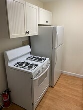 144 Kenrick St, Unit 37 in Boston, MA - Foto de edificio - Building Photo