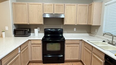 8807 W Shaw Butte Dr in Peoria, AZ - Building Photo - Building Photo