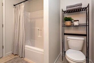 2515 E 37th St in Des Moines, IA - Building Photo - Building Photo