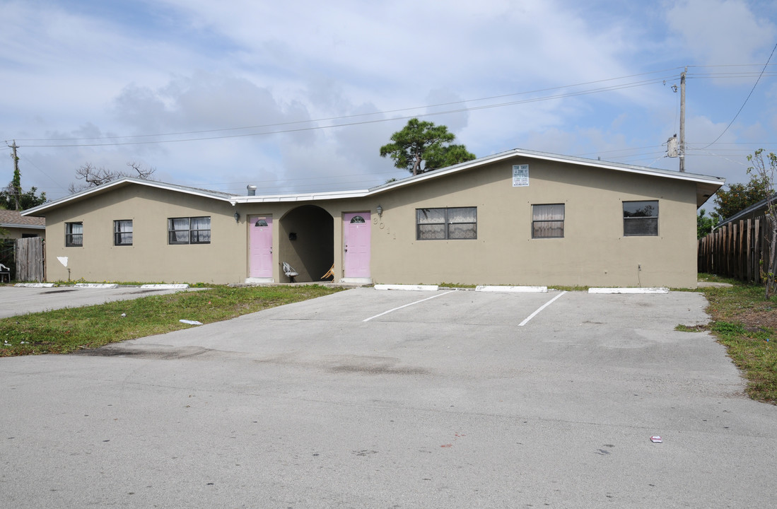 Cresthaven in Pompano Beach, FL - Foto de edificio