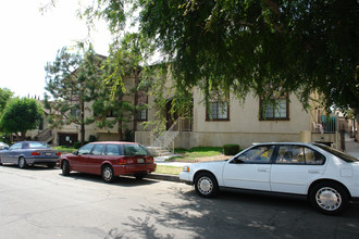 507 E Cedar Ave in Burbank, CA - Building Photo - Building Photo