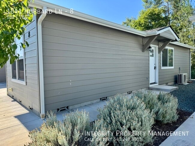 1841 Hubbard Ln in Grants Pass, OR - Building Photo - Building Photo