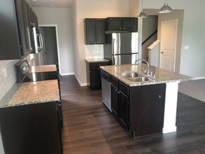 1630 Ellis Blvd NW in Cedar Rapids, IA - Building Photo - Building Photo