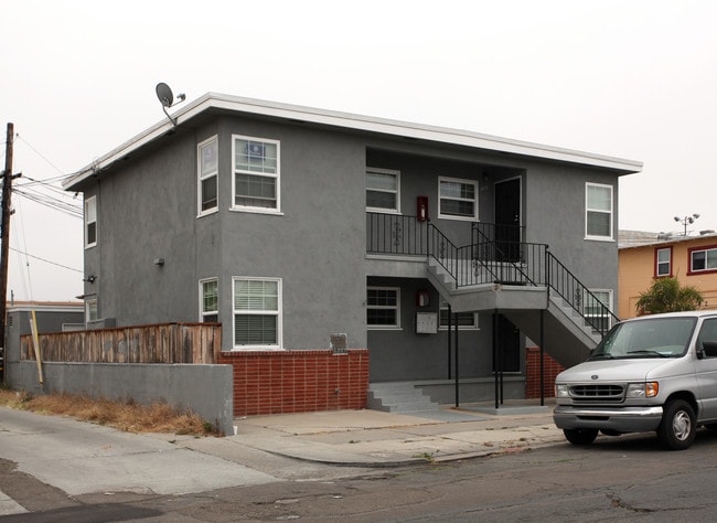 4715 Mansfield St in San Diego, CA - Building Photo - Building Photo