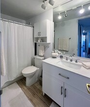 345 W Fullerton Pky, Unit 501 in Chicago, IL - Foto de edificio - Building Photo