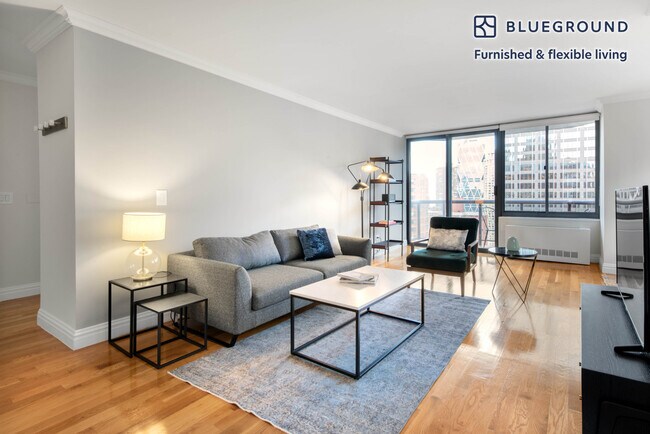 235 W 48th St in New York, NY - Building Photo - Building Photo