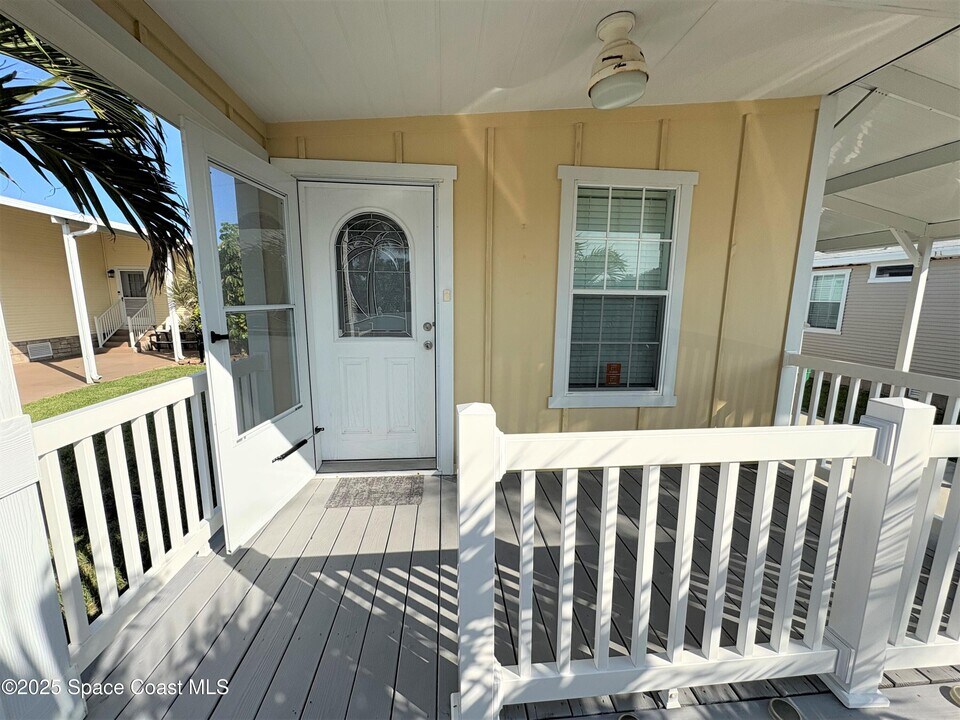 516 Norwich Ln in Melbourne Beach, FL - Building Photo
