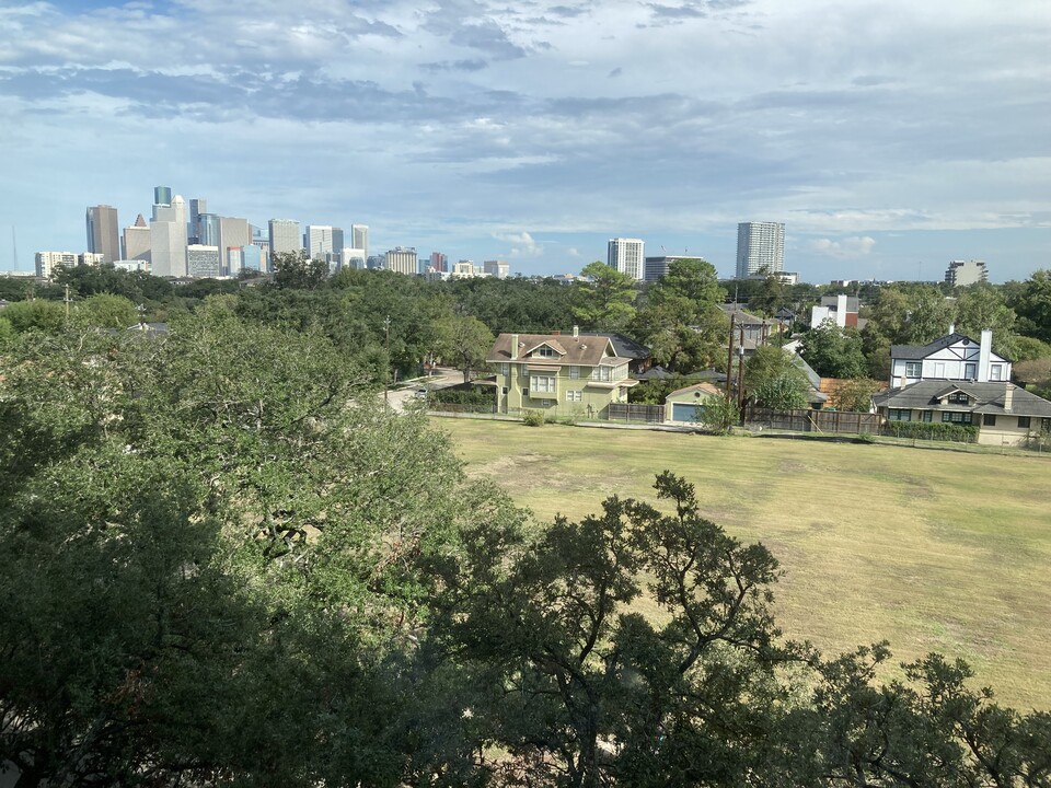 3614 Montrose Blvd, Unit 501 in Houston, TX - Building Photo