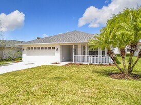 2781 Bay Lagoon Way in Tavares, FL - Building Photo