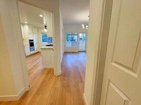 5200 White Oak Ave, Unit 63 in Encino, CA - Building Photo