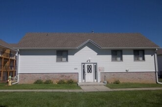 Gold Coast Square Apartments & Townhomes in Papillion, NE - Foto de edificio - Building Photo