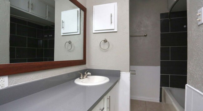 5601 Birchman Ave-Unit -104 in Fort Worth, TX - Foto de edificio - Building Photo