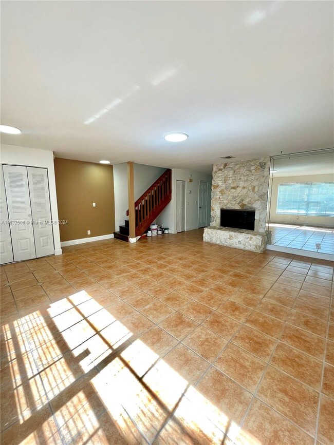 4269 Coral Springs Dr in Coral Springs, FL - Foto de edificio - Building Photo