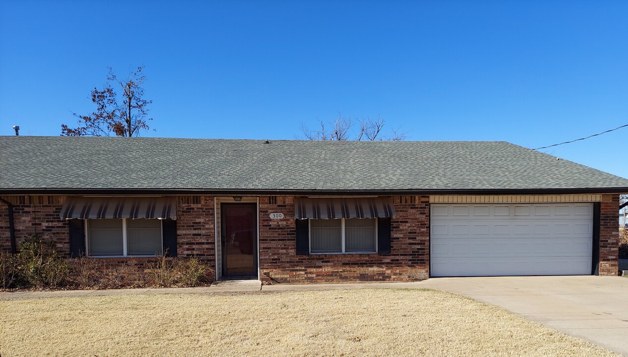 300 Pierce Ave in El Reno, OK - Foto de edificio