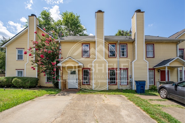 1330 Kennesaw Trace Ct in Kennesaw, GA - Foto de edificio - Building Photo
