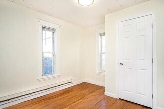 28 Moreland St, Unit 1 in Somerville, MA - Building Photo - Building Photo