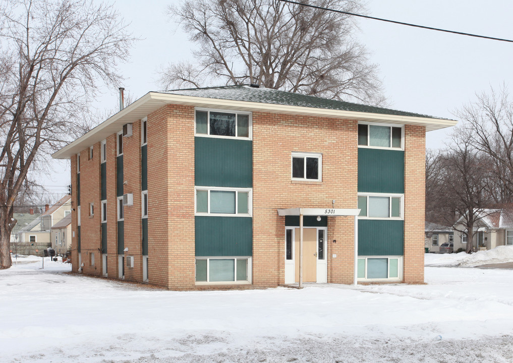 5301 Dupont Ave N in Minneapolis, MN - Building Photo