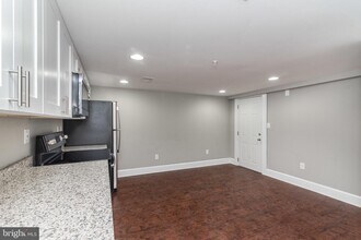 108 W Saratoga St in Baltimore, MD - Building Photo - Building Photo