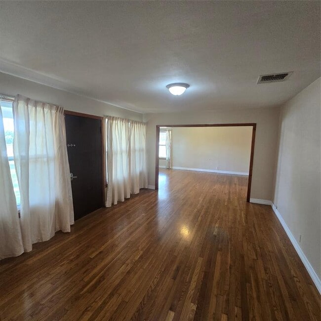 504 Corral Ln in Austin, TX - Foto de edificio - Building Photo