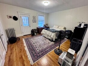 9 Centre St, Unit D in Cambridge, MA - Foto de edificio - Building Photo