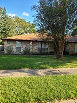 2410 Spring Dusk Ln in Spring, TX - Building Photo