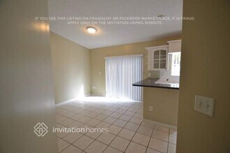 15770 SW 74th St in Miami, FL - Foto de edificio - Building Photo