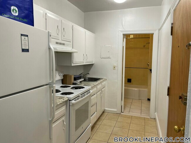 1223 Beacon St in Brookline, MA - Building Photo - Building Photo