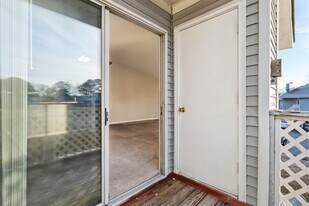 115 Roane Dr in Hampton, VA - Building Photo