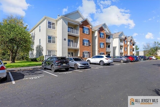 932 Del Negro Ct in South Plainfield, NJ - Building Photo - Building Photo