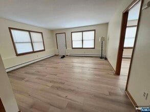 402 Farnham Ave in Lodi, NJ - Foto de edificio - Building Photo