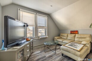 795 Brewster St in Bridgeport, CT - Building Photo